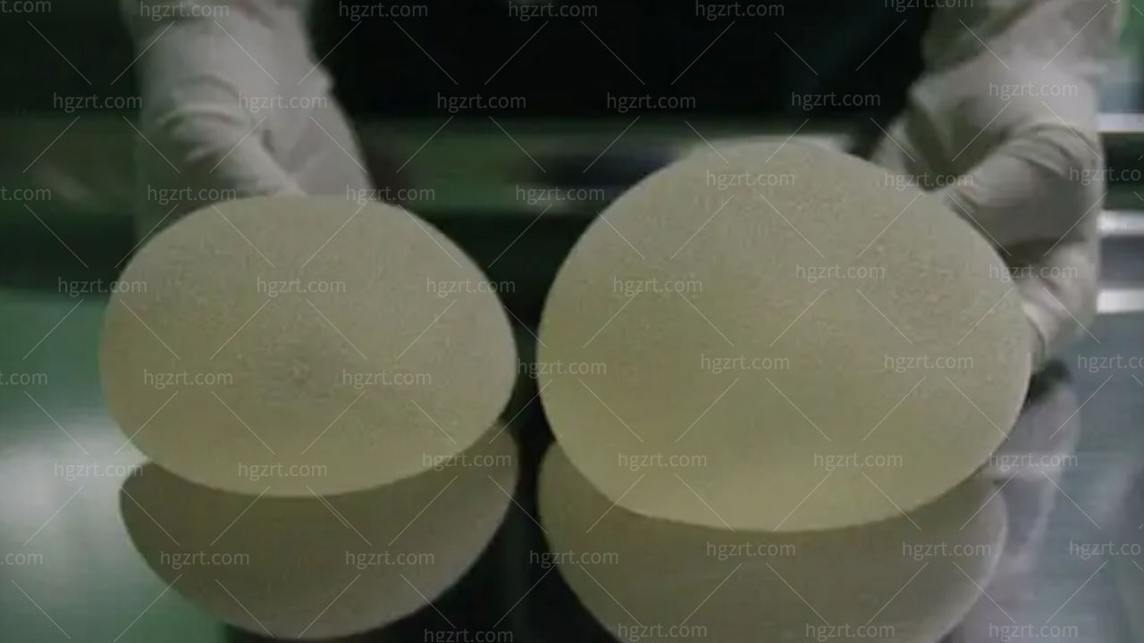 比较出彩的十分钟隆胸真的假的？有风险吗？