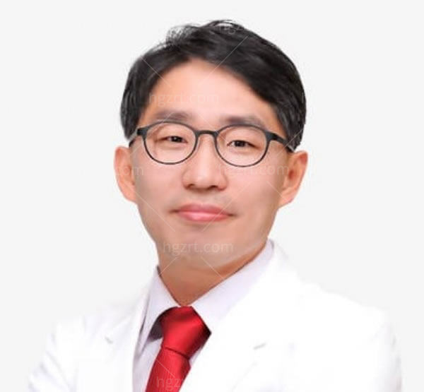韩国做鼻子出名的医生