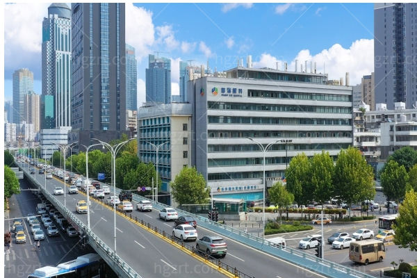 2025武汉普瑞眼科医院近视手术价格表,医生推荐关念
