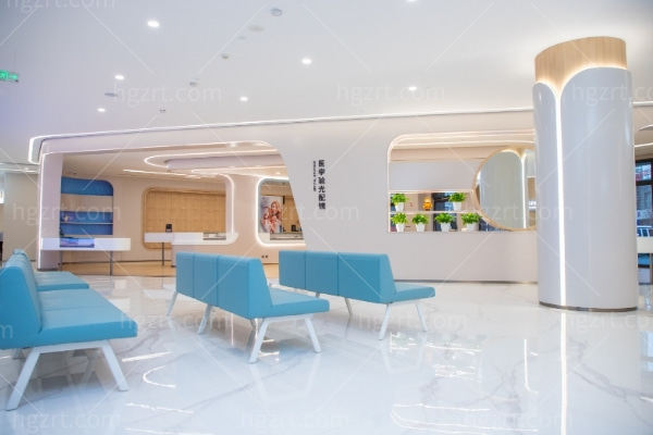 乌鲁木齐普瑞眼科医院高新院张小平医生
