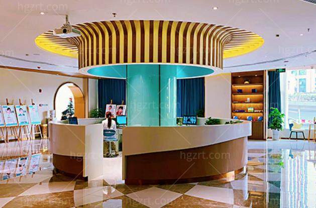 李烈医生吸脂是哪个医院?坐诊成都恒博天姿吸脂技术牛可