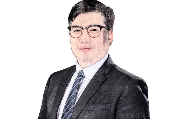 成都有名的隆胸医生薛瑞：胸部整形价格、技术、医院地址全解析