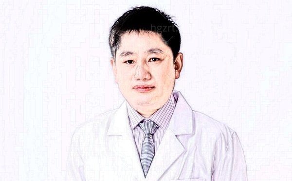 深圳李信锋在哪家医院任职？坐诊深圳宝丽找对医生让你隆鼻更安心可线上预约哦