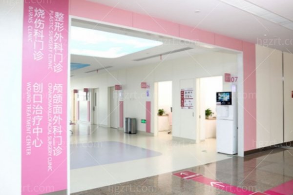 西安**医学整形医院李四医生