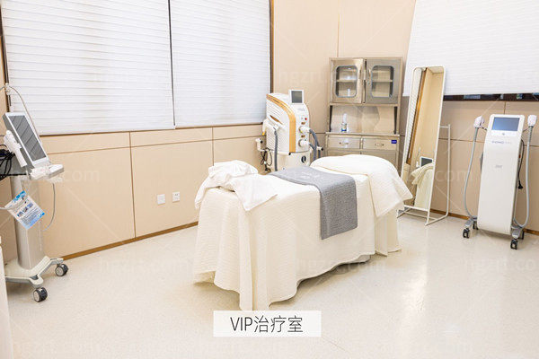 成都紫馨栖颜医疗美容治疗室