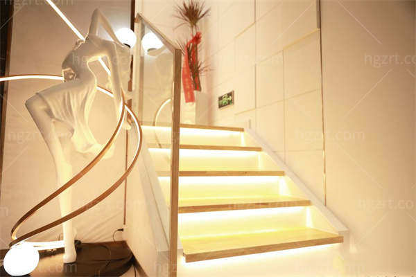 郑东蔚莱医疗美容楼梯