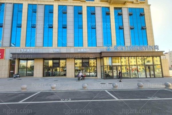 朝聚眼科医院门头