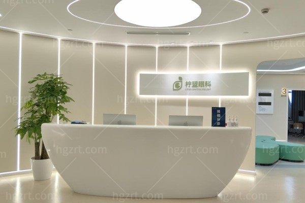 上海柠盟眼科近视眼手术怎么样?医生技术强激光/晶体植入近视眼价格9800元起