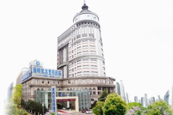 济南海峡整形医院鼻综合多少钱？隆鼻团队徐永/吴银堂院长等亲诊,价格透明,自然美鼻不踩坑！