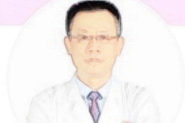 何强
