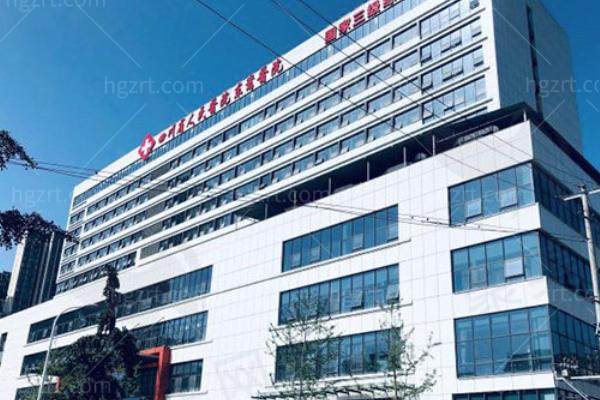 成都医美宝藏医院曝光！四川省人民医院三博东篱医院整形外科的纳米清甜眼、改轮廓下颌角技术鲨疯了！