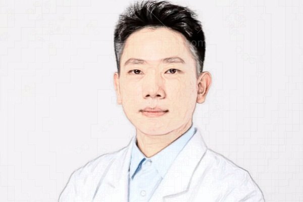 上海倪峰医生丰胸面诊要问什么？23年临床经验与双平面植入思路整理